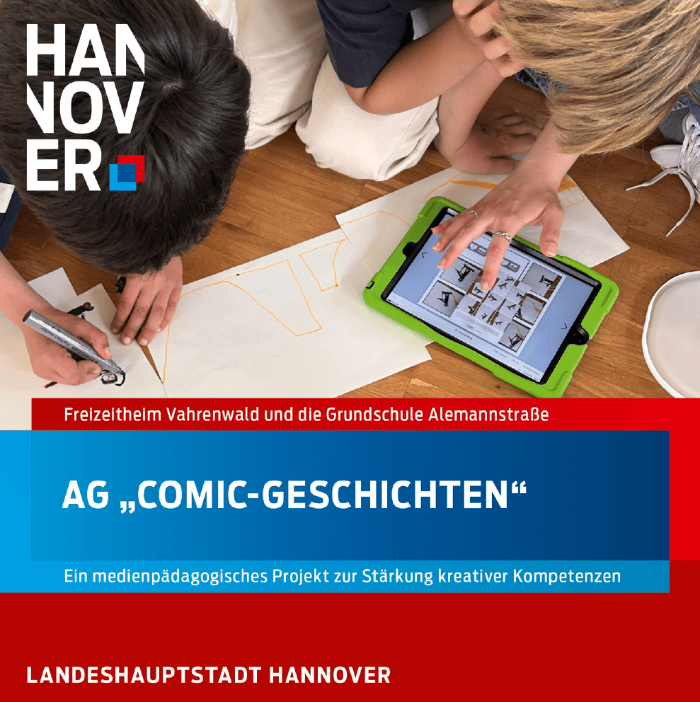 Coverseite eines Quadratischen Hefts mit der Aufschrift "AG Comic Geschichten". Hinter dem Titel ist ein Bild von Kinderhänden, die Malen und auf einem iPad tippen.